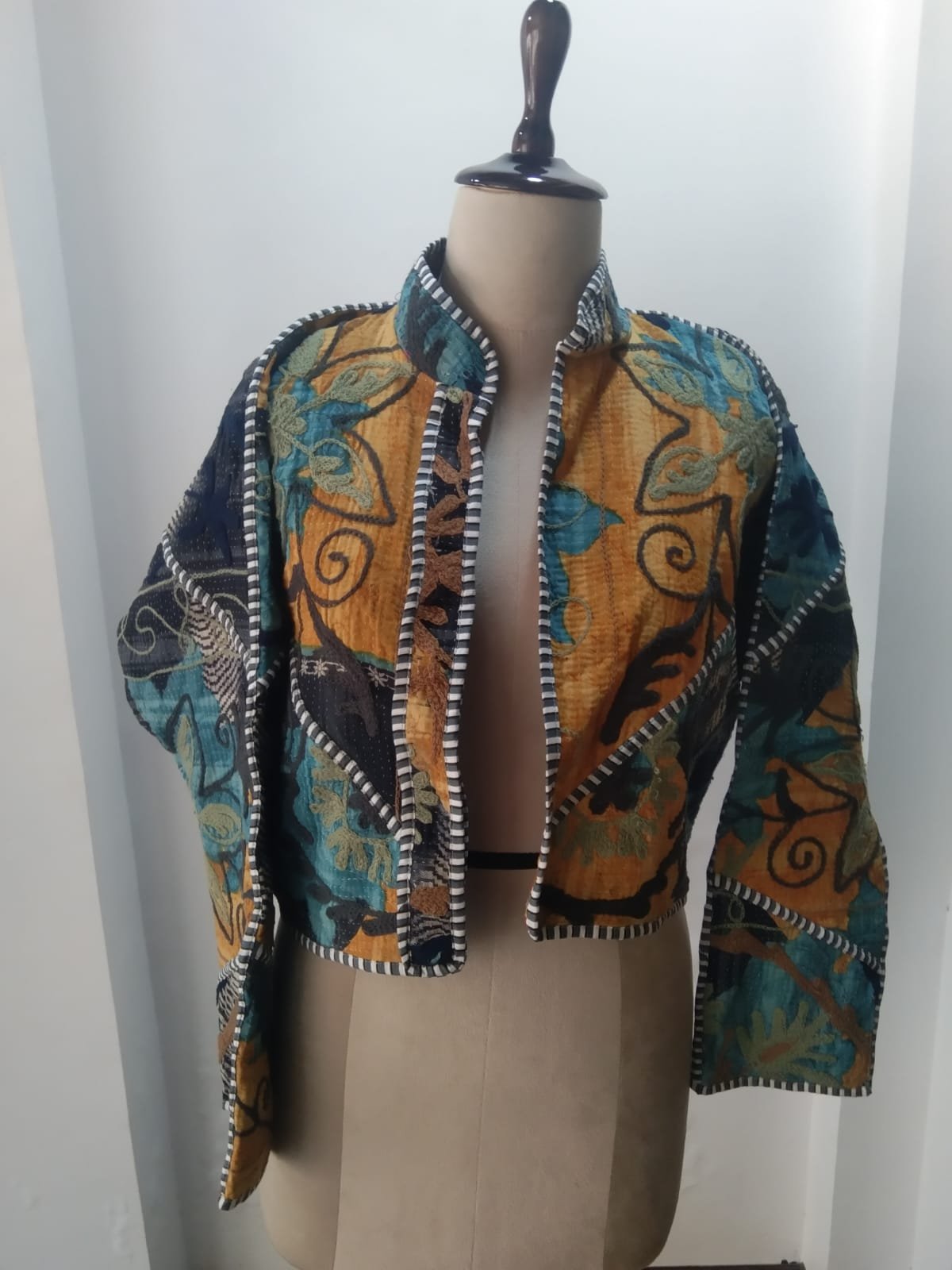 Namai crop jacket
